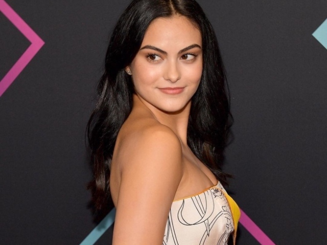 Camila Mendes