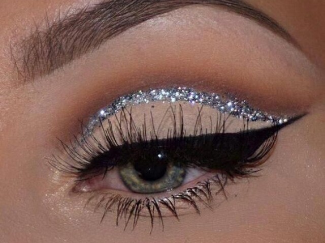 Essa bem pesada também e com pouco glitter