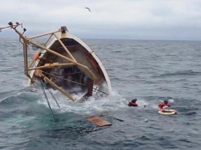 - Não posso você vai afundar meu barco.