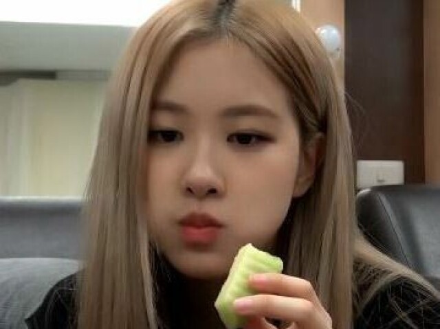 Parabéns!, você conhece muito a Rosé em kk 😂💞