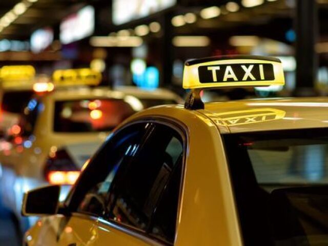 pego um taxi