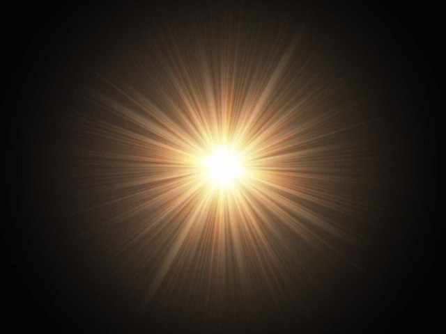 Luz, o elemento que pode ser a força opressora que queima ou aquele que ilumina os momentos sombrios