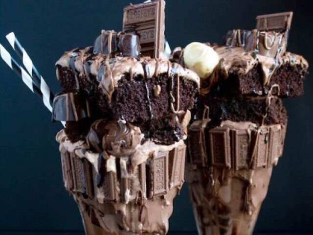 Um sorvete com bastante chocolate