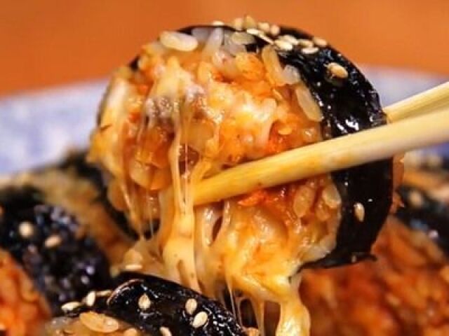 cheese kimbap ( n é em homenagem a Sana )