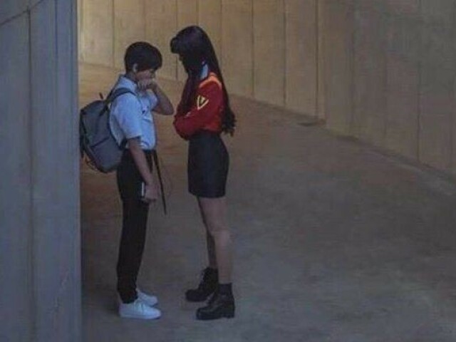 Foi pego(a) intimidando outro ídolo
