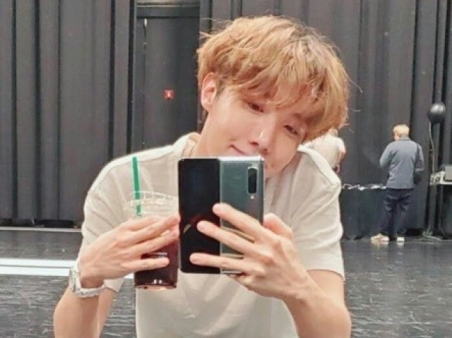 Namorar o Hoseok!