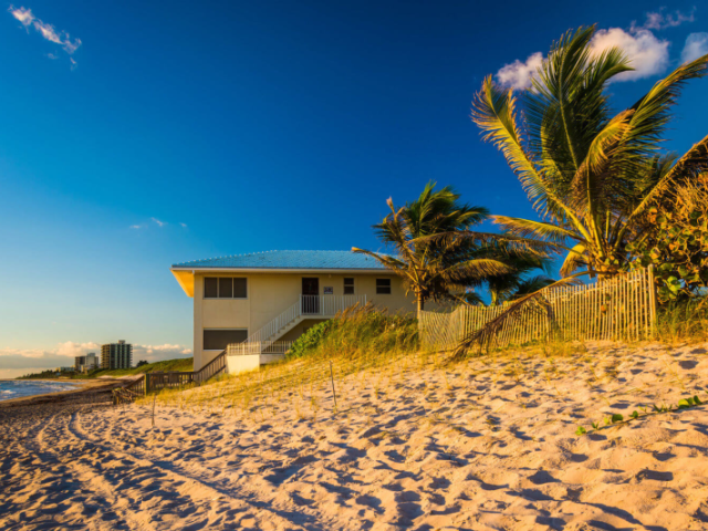 uma casinha perto da praia