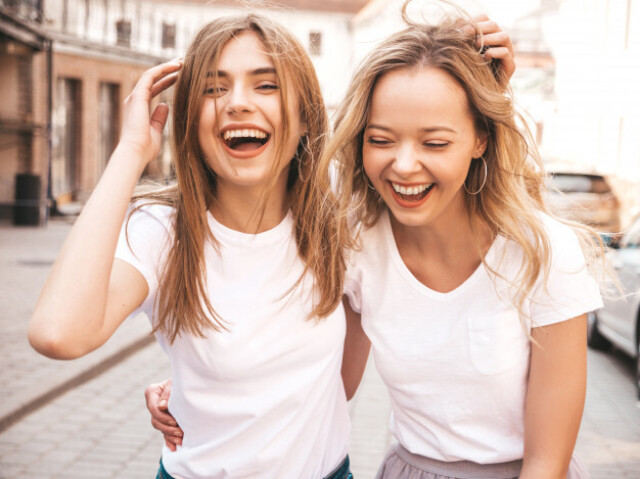 tenho duas amigas