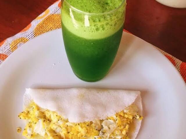 Tapioca com suco verde porque sou fitness💪