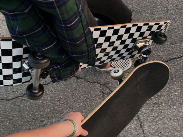 Andar de skate com Yoongi