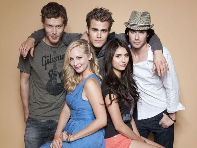 the vampire diaries- série de vampiro e coisas sobrenaturais e que TODO mundo morre