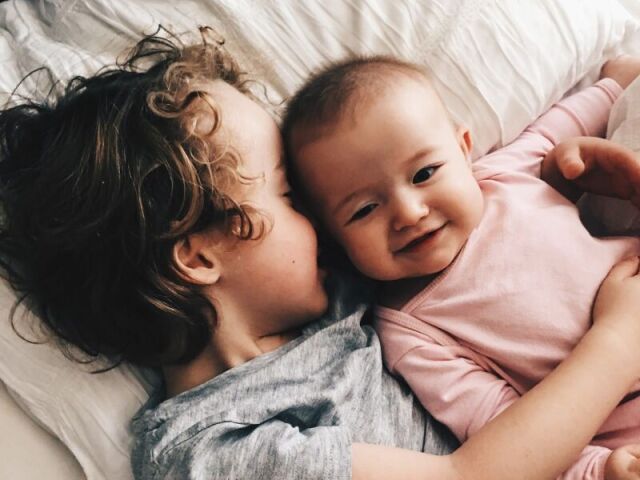Um menino e uma menina