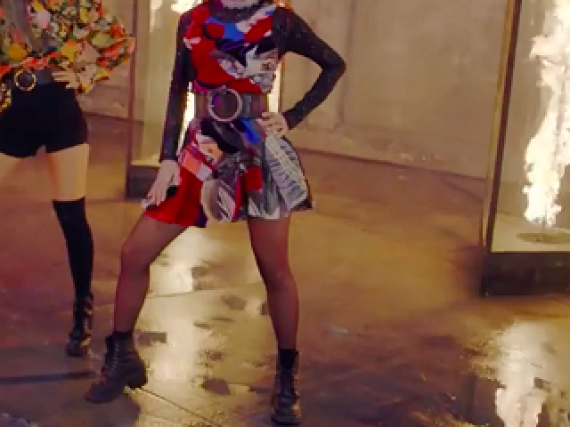 Roupa da Jisoo Playing With Fire