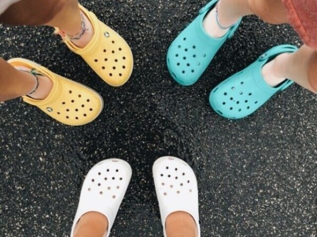 Esse crocks