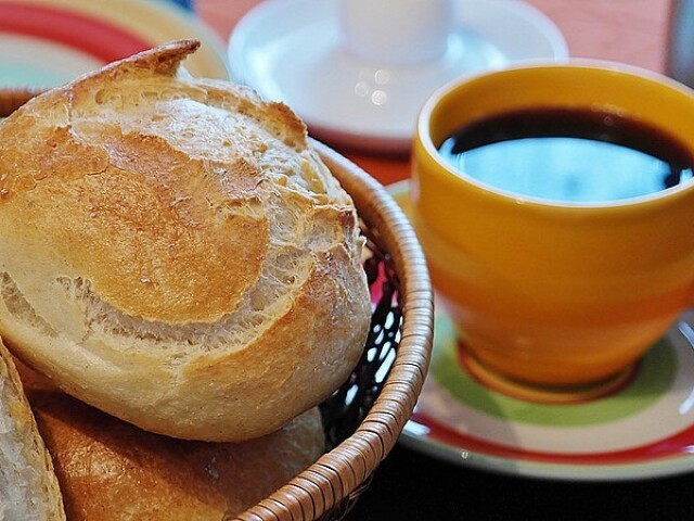 só café e pão