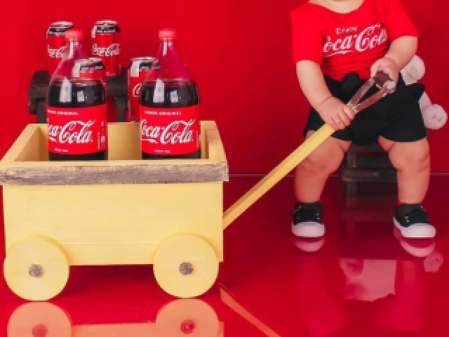 COCA-COLA (OU ALGUM OUTRO REFRIGERANTE)