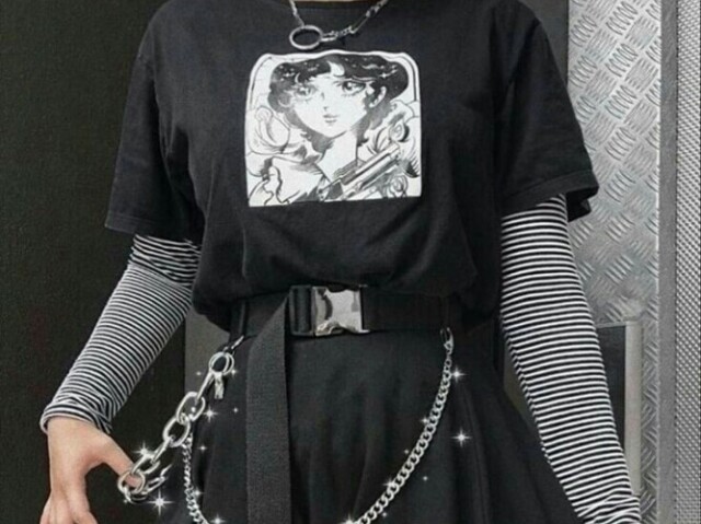 Uma blusa,com uma blusa de manga longa listrada e uma saia.