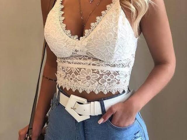 Esse branco com um short jeans ❣❣