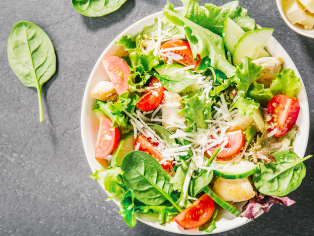 Uma salada... Tenho(ela tem) que me(se) manter emforma... para TBM não prejudicar o bebe