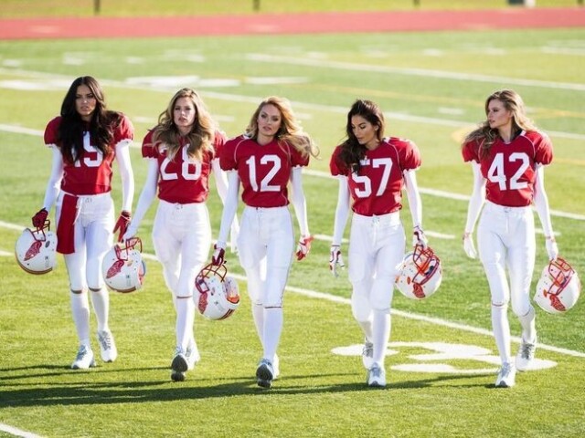 Time de futebol feminino da escola🏈