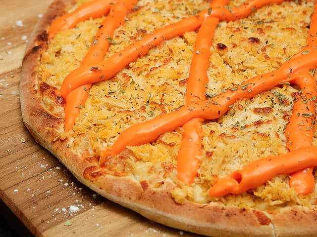 Pizza de Frango com Cheddar