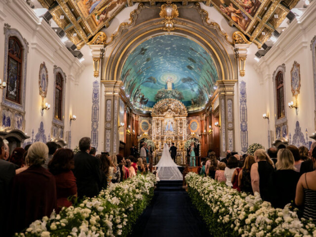 Csamento na Igreja