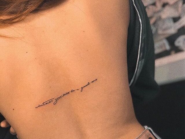 Frase pequena nas costas