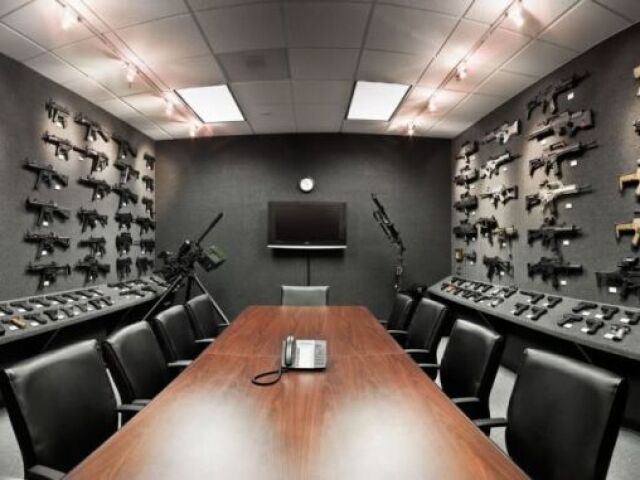 Sala secreta com armas