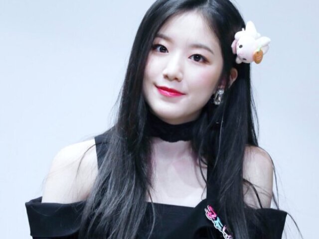 shuhua (g-idle)