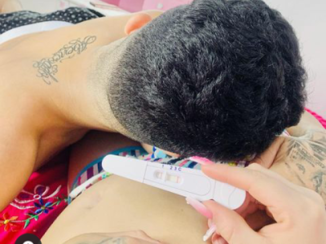 agr a mamãe não anda mais sozinha e tem dois corações batendo dentro da mamãe ...Sim estamos juntos e grávidos sabemos que não e a hora certa mais se Deus mandou estamos esperando com todo amor 🥰