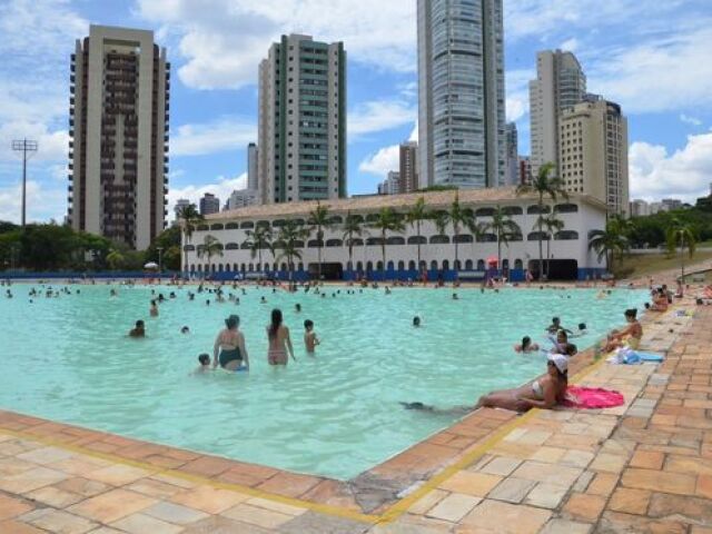 pra piscina pública da cidade