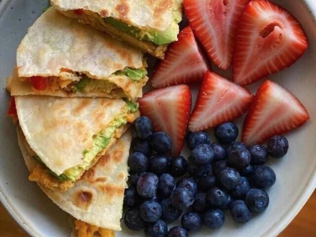 Pão com frutas🍓🍞