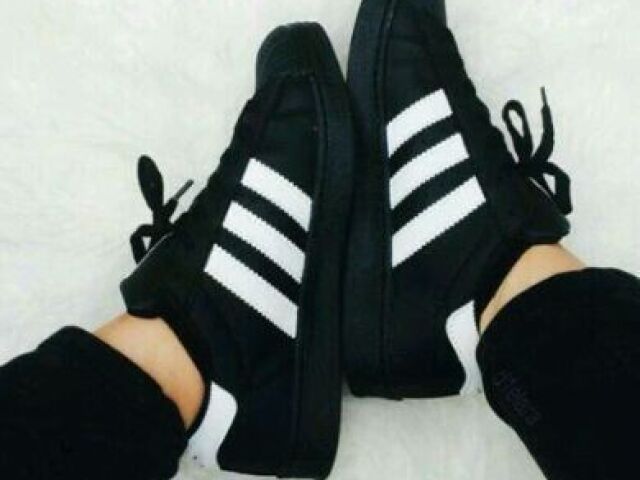 Gentee amei este tΓ©nis preto