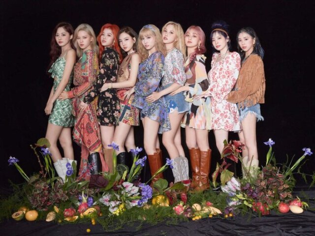 Monte seu grupo de K-POP feminino e te indicarei uma música de K-POP!