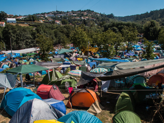 paredes de coura + amigos (se tiveres lol) + acampar