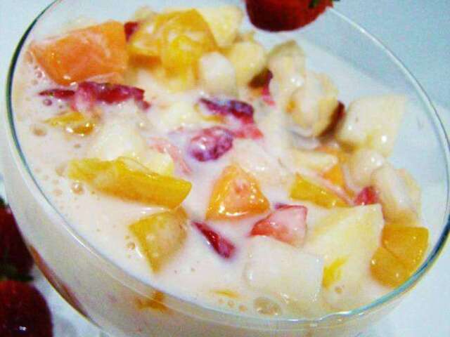 Salada de Fruta c/ Leite Condensado e Creme de Leite