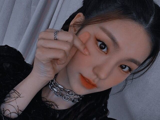 Hwang Yeji ☆.。.:*✧