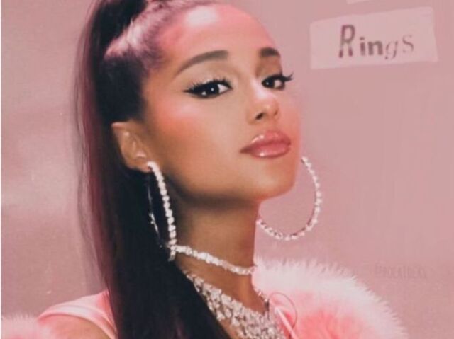 Ariana Grande☆.。.:*✧
