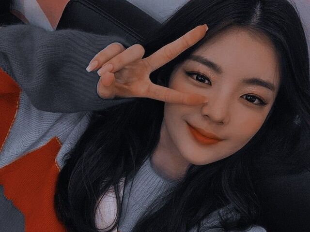 Lia ☆.。.:*✧