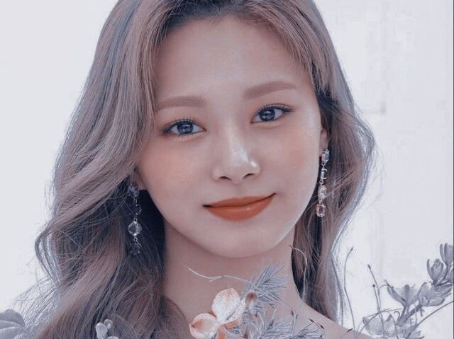 Tzuyu ☆.。.:*✧