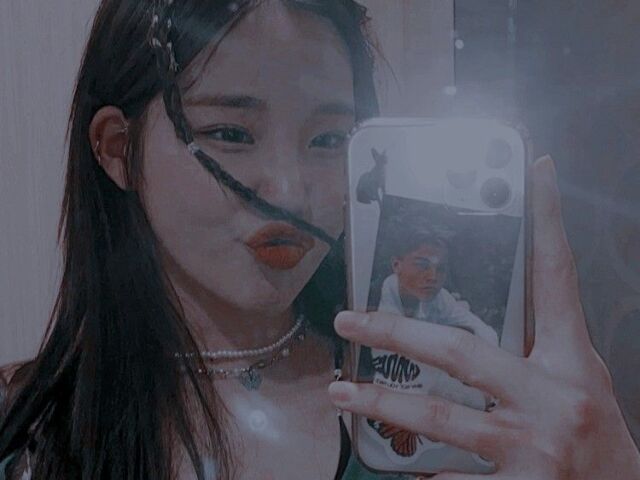JooE ☆.。.:*✧