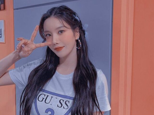 Eunbi ☆.。.:*✧