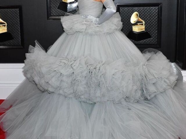 {sim, é o vestido da Ari no Grammy, só pq é beautiful}