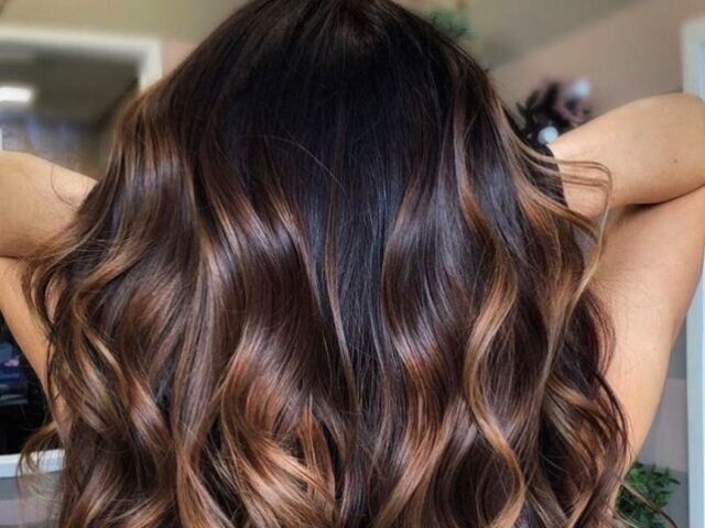 Cabelo com luzes.