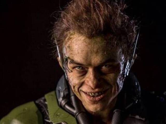 Harry Osborn transformado como duende verde