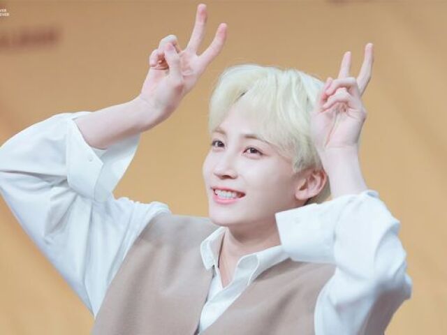 Yoon Jeonghan (Seventeen)