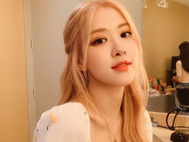 Qual penteado da Rosé combina mais com você?