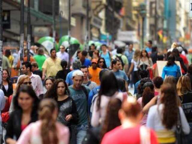 é o conjunto de pessoas em uma determinada cidade.