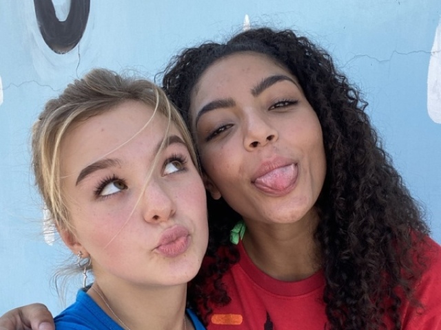 Any Gabrielly e Sofya Plotnikova