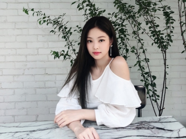 Jennie- Blackpink